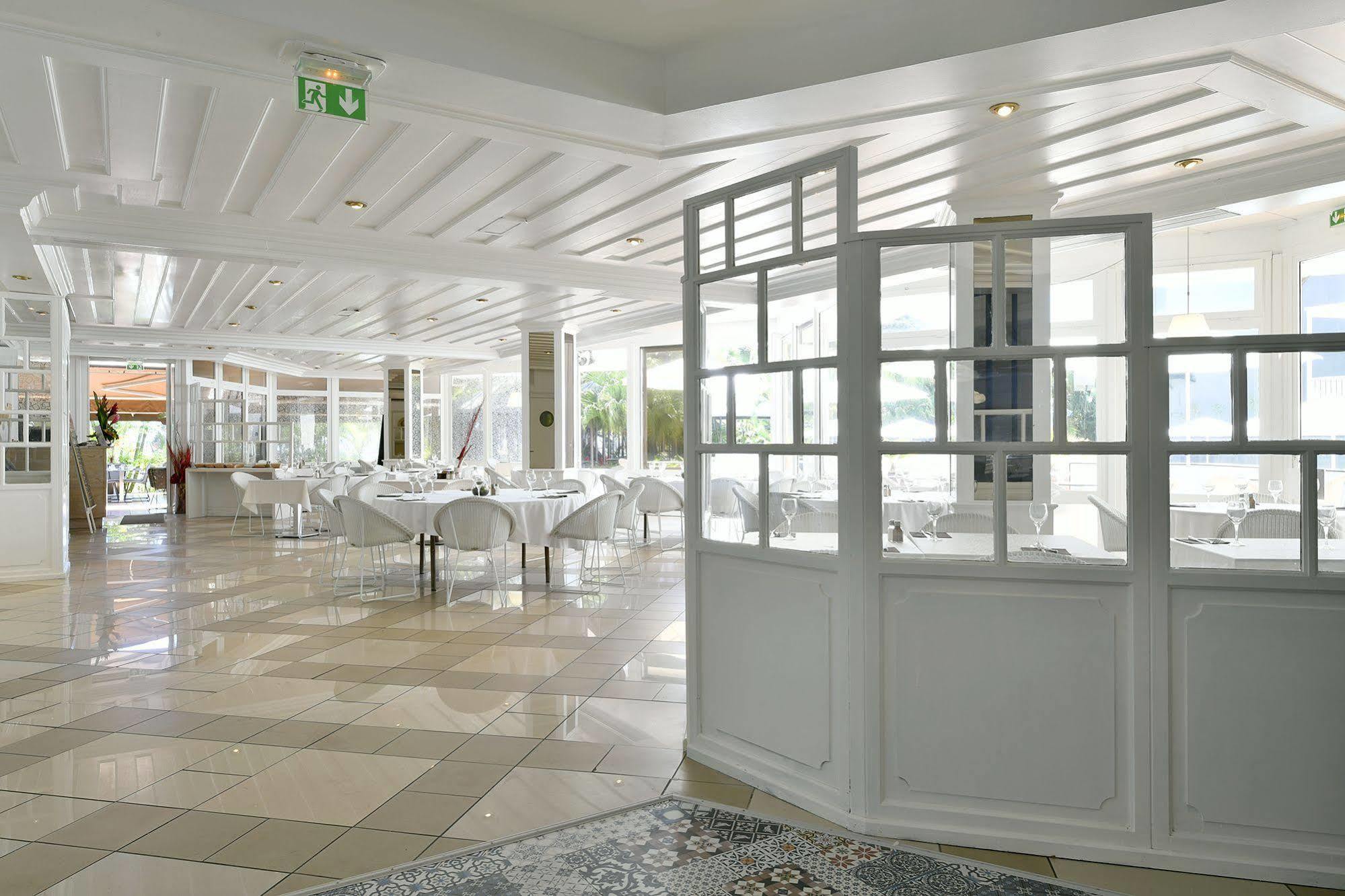 Hotel Le Saint Denis Bagian luar foto