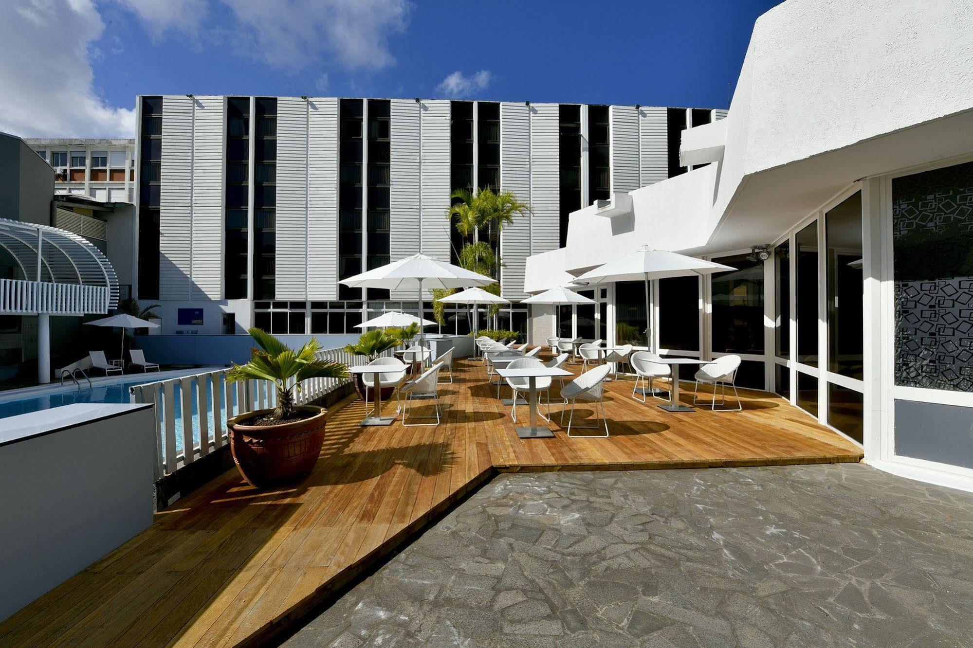 Hotel Le Saint Denis Bagian luar foto