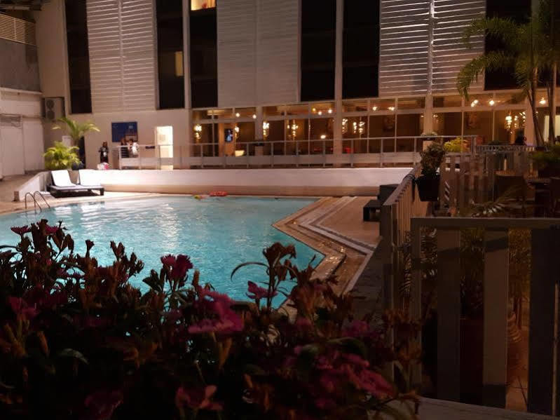 Hotel Le Saint Denis Bagian luar foto