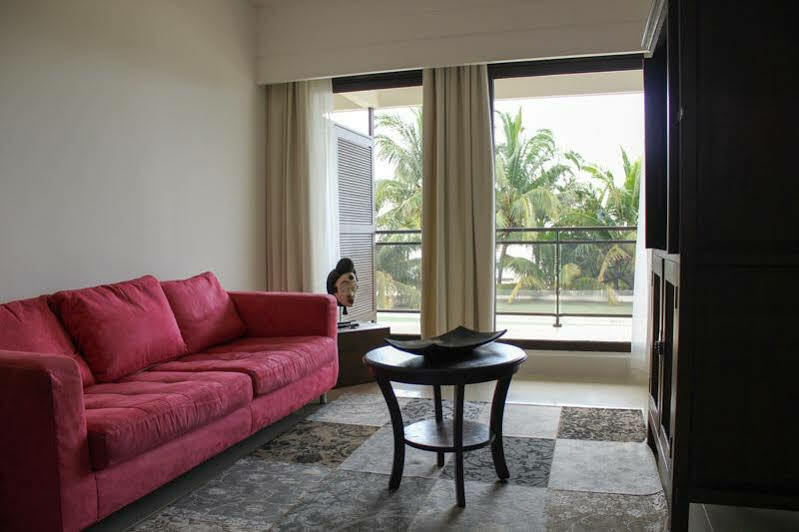 Hotel Le Saint Denis Bagian luar foto